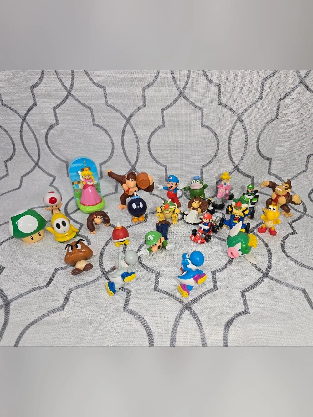 Super Mario Bros Nintendo Luigi Yoshi DK Bowser Mixed Toy Figures Lot Of 23